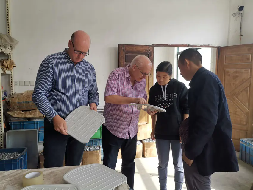 2019 customer visiting the factory and guide the master how to assemble